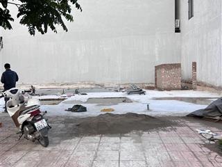 Bán đất phân lô phố trạm long biên 92m2, lô góc, cạnh hồ, dân trí, kinh doanh, giá 30 tỷ