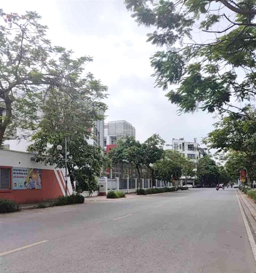 Bán đất phân lô ngõ 303 phúc lợi view hồ, kinh doanh, 64m2, lô góc, giá 14 tỷ
