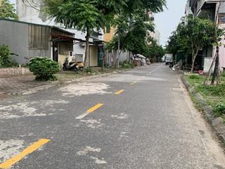 Đất tái định cư có 210 triệu/m2 tại thạch bàn long biên, 111m2, vỉa hè rộng, ô tô đỗ thoải mái.