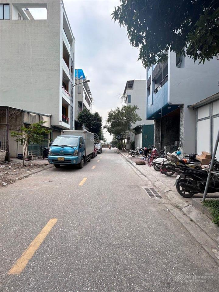Bán đất phân lô giá tốt 210 triệu/m2 thạch bàn long biên, 111m2, vỉa hè rộng, ô tô đỗ thoải mái.