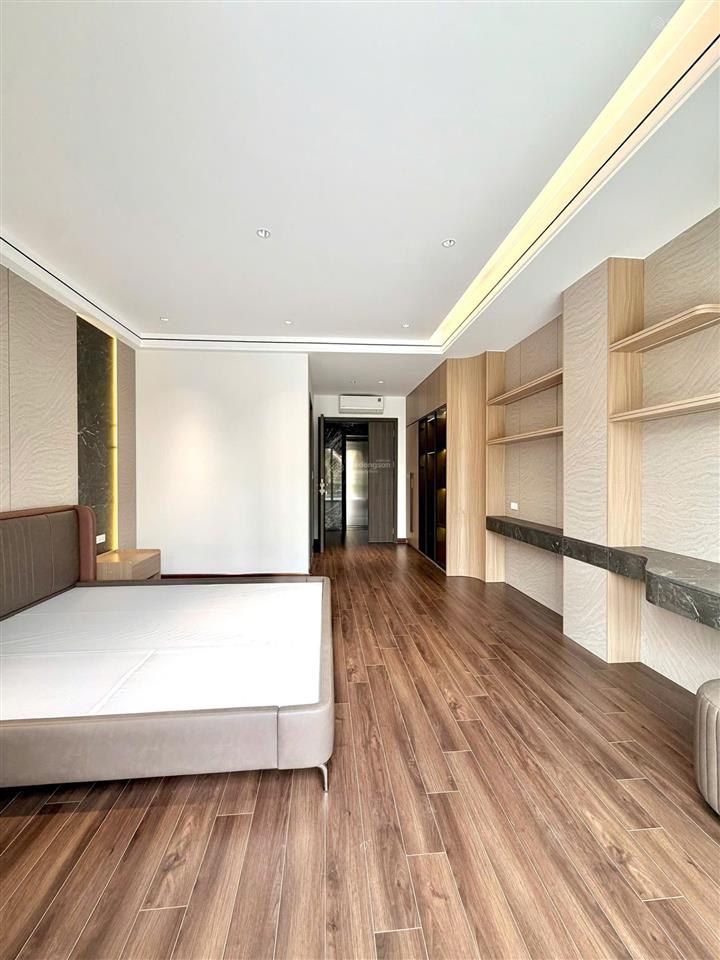 Bán nhà phố ngọc lâm  68m, 7 tầng thang máy, gara 2 ô tô, gần cầu long biên, giá 23.5 tỷ