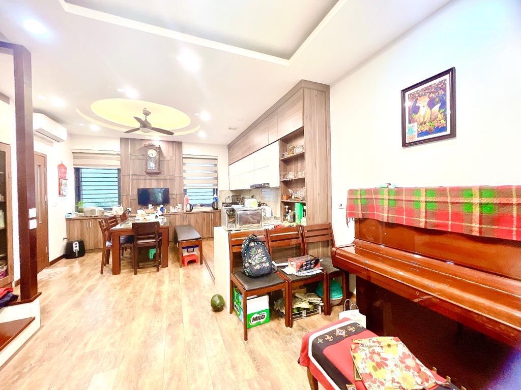 Bán nhà mặt phố bát khối long biên 79m2, 5 tầng, kinh doanh, dòng tiền 30 triệu/tháng, giá 18,7 tỷ