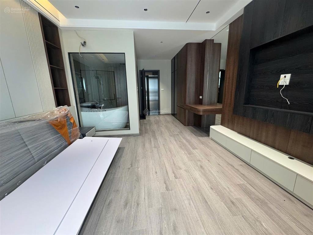 Bán nhà cự khối  long biên, 6 tầng thang máy, gara ô tô, full đồ, giá đầu tư 10.8 tỷ