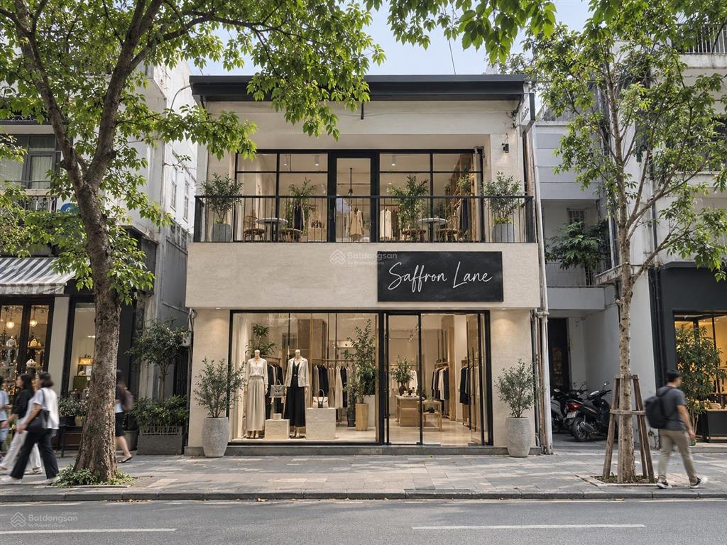 Cho thuê nhà mặt phố hàng gà, hoàn kiếm, 2 tầng tổng 120m2, mặt tiền 7m, phố cổ đông khách