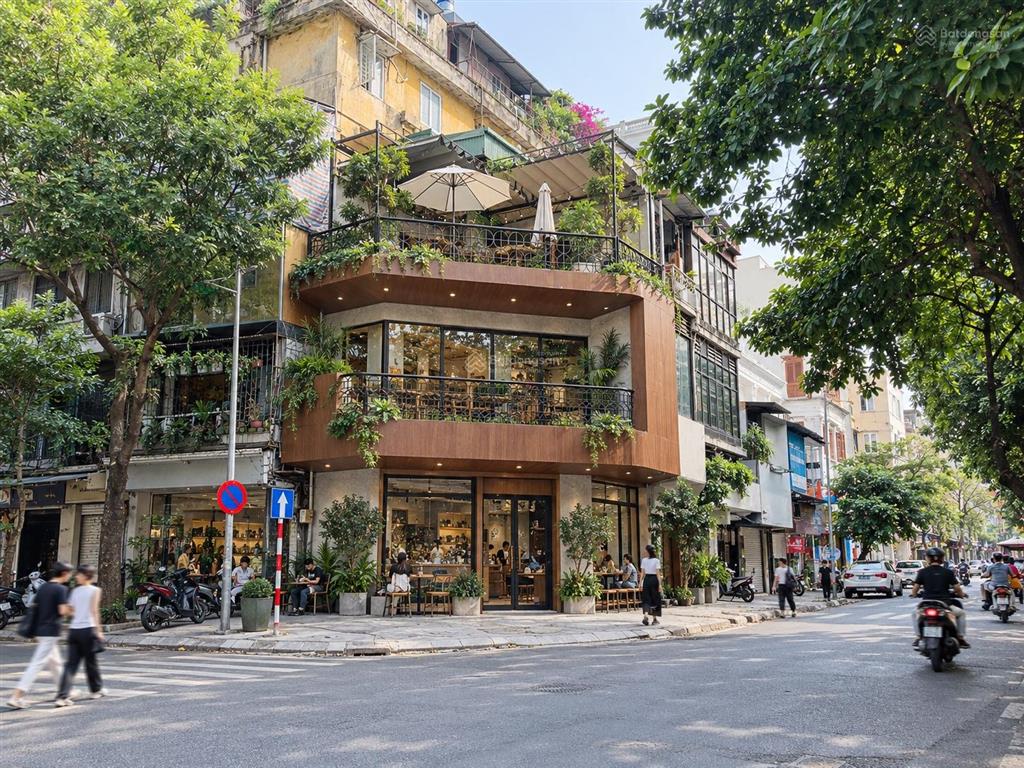 Cho thuê nhà mặt phố quán thánh, ba đình, lô góc mặt tiền 13m, 3 tầng, có thang máy
