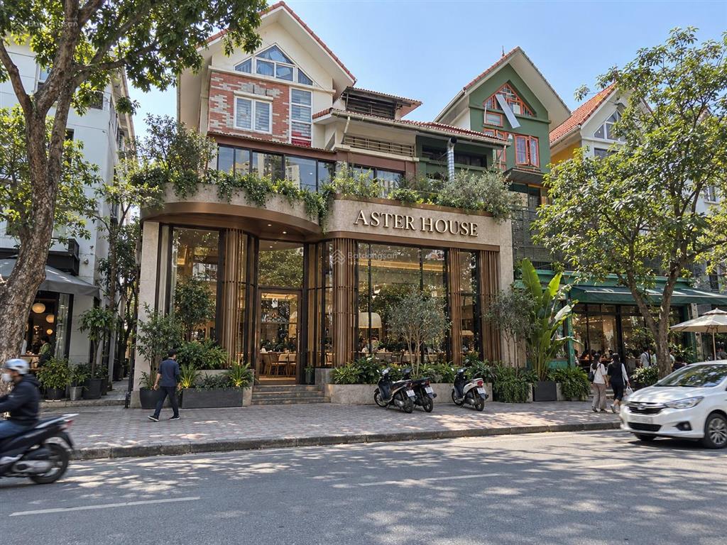 Cho thuê mặt bằng mặt phố thái thịnh, đống đa, 2 tầng tổng 700m2, mặt tiền 20m