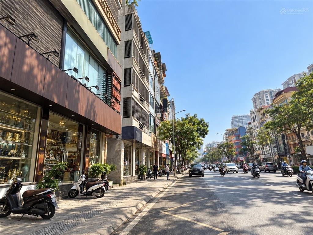 Cho thuê nhà 2 mặt phố nguyễn du và liên trì, hoàn kiếm, 100m2 x 3 tầng, mặt tiền 12m