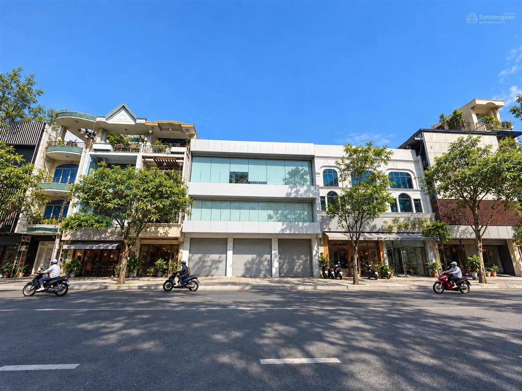 Cho thuê nhà 2 mặt phố nguyễn du và liên trì, hoàn kiếm, 100m2 x 3 tầng, mặt tiền 12m