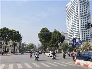 Cho thuê nhà lô góc mặt phố đê la thành, quận đống đa, 250m2 x 5 tầng, 2 mặt tiền