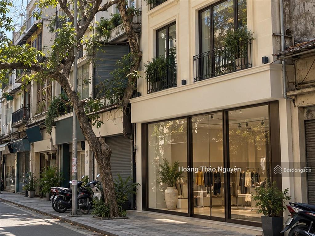 Cho thuê nguyên căn mặt phố cổ lương văn can, hoàn kiếm, 3 tầng x 180m2, mặt tiền 6,2m, 300 triệu