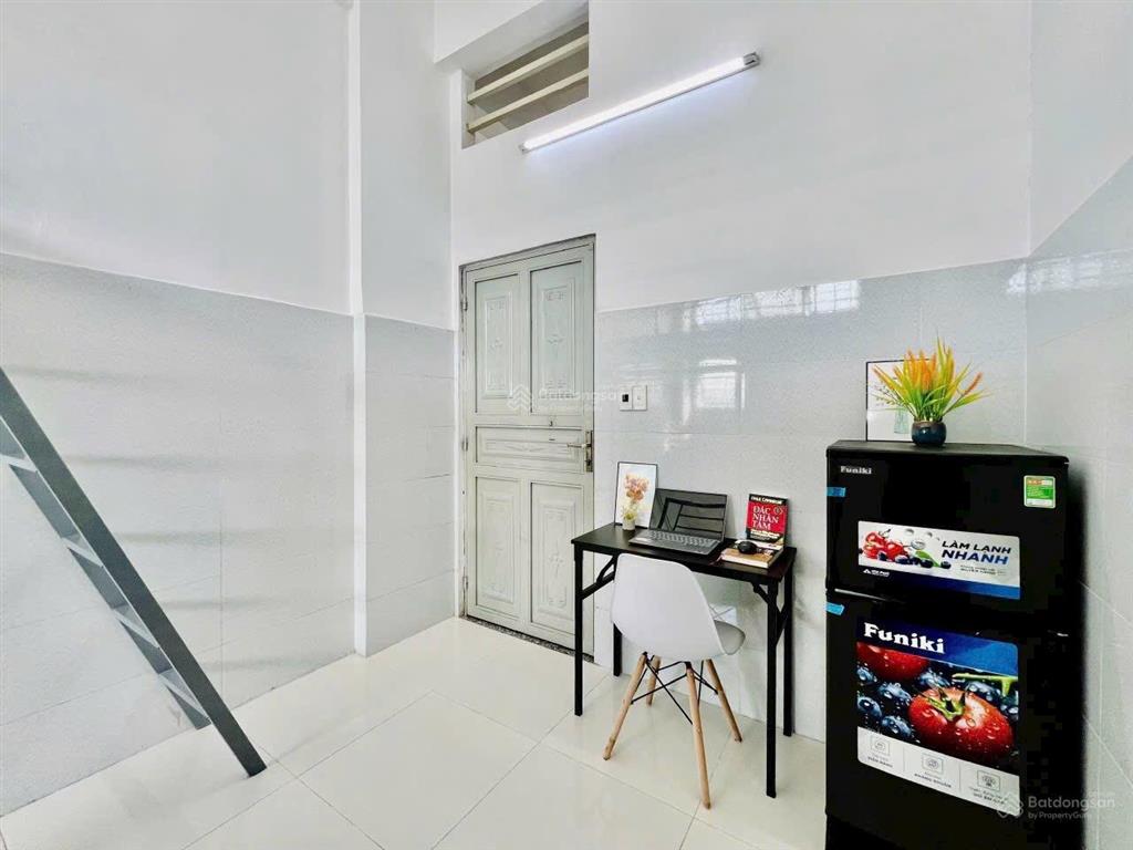 Cho thuê phòng trọ sinh viên gác cao 4 người 4 xe ngay đại học văn lang 3  iuh