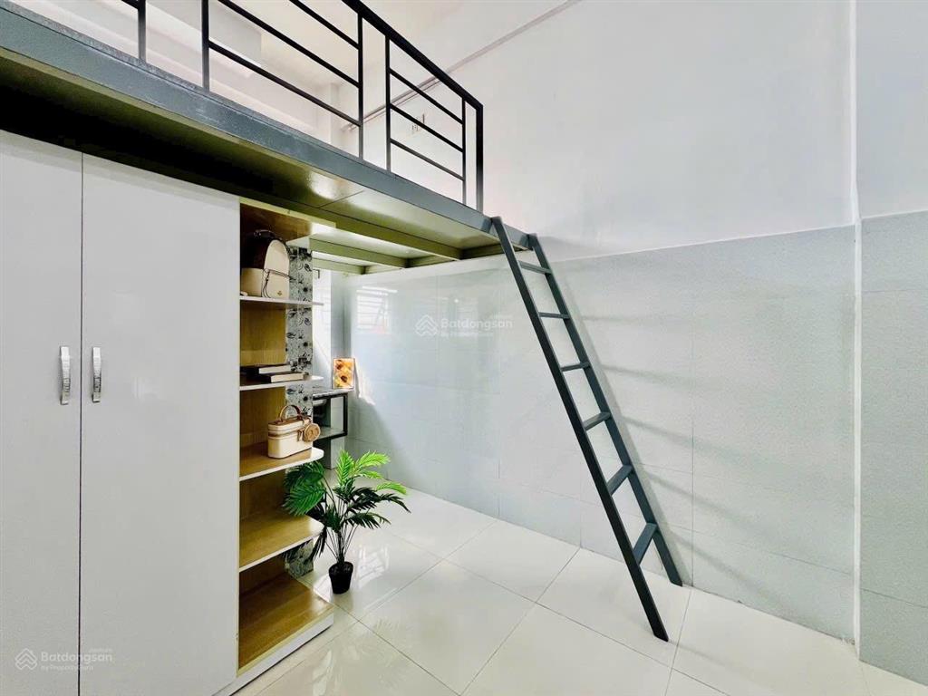 Cho thuê phòng trọ sinh viên gác cao 4 người 4 xe ngay đại học văn lang 3  iuh