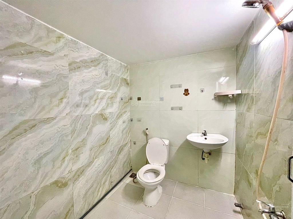 Cho thuê 2 phòng ngủ 60m2 full nội thất gần ngã tư hàng xanh  chợ bà chiều