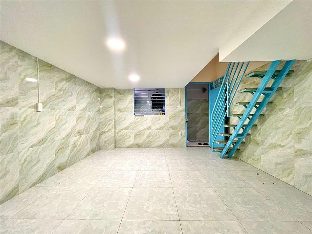 Cho thuê 2 phòng ngủ 60m2 full nội thất gần ngã tư hàng xanh  chợ bà chiều
