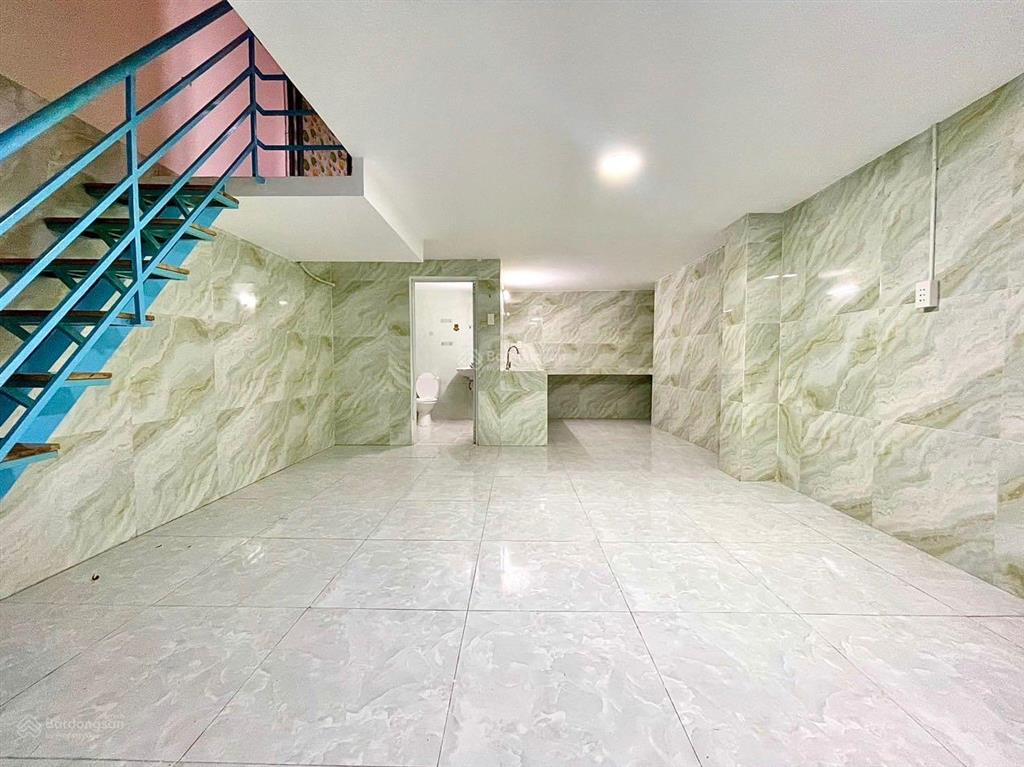 Cho thuê 2 phòng ngủ 60m2 full nội thất gần ngã tư hàng xanh  chợ bà chiều