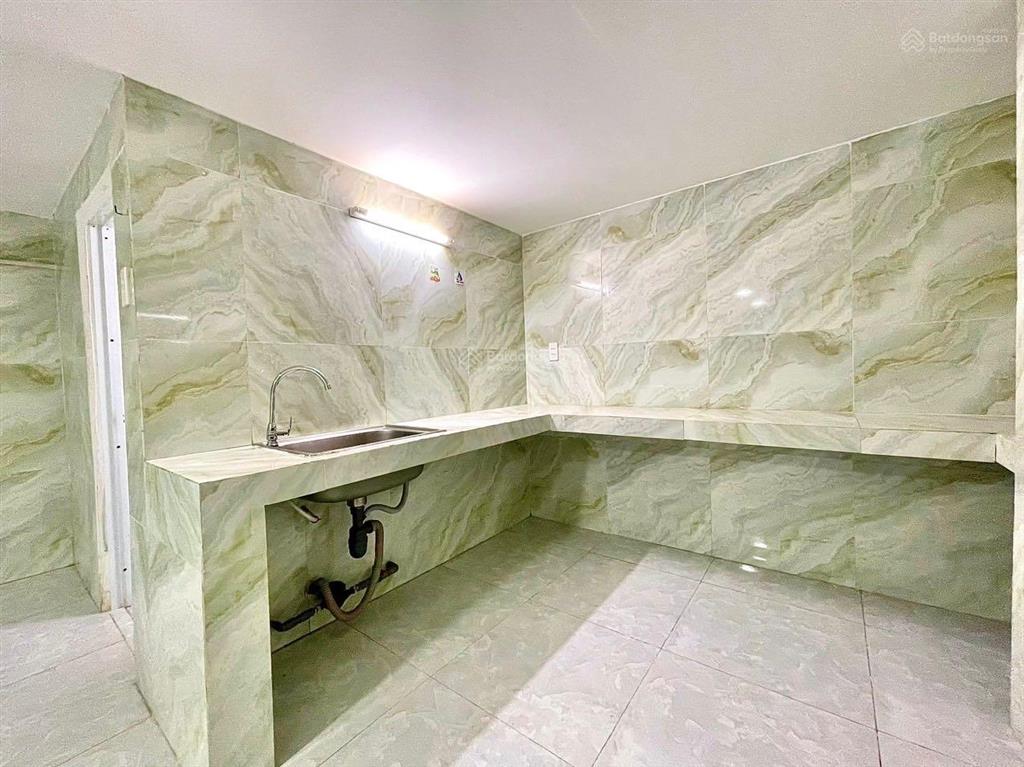 Cho thuê 2 phòng ngủ 60m2 full nội thất gần ngã tư hàng xanh  chợ bà chiều