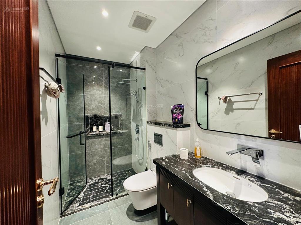 Bán nhà ngõ 106 hoàng quốc việt  cầu giấy 70m2 5 tầng kinh doanh xây tòa vp vỉa hè vài ô tô tránh
