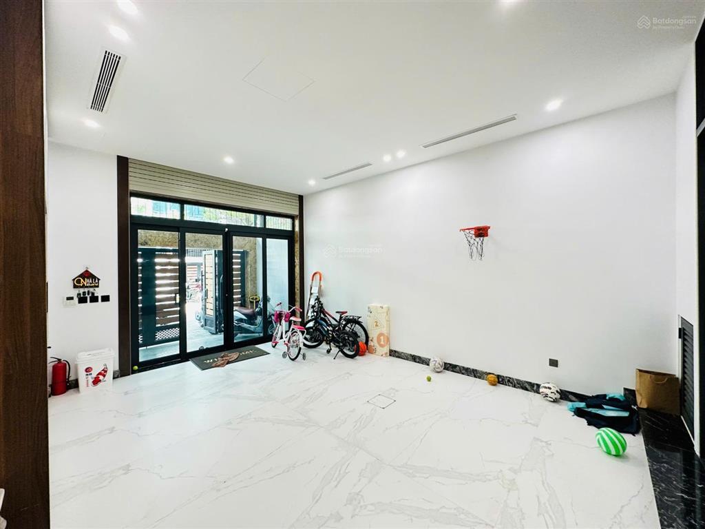 Bán nhà ngõ 106 hoàng quốc việt  cầu giấy 70m2 5 tầng kinh doanh xây tòa vp vỉa hè vài ô tô tránh