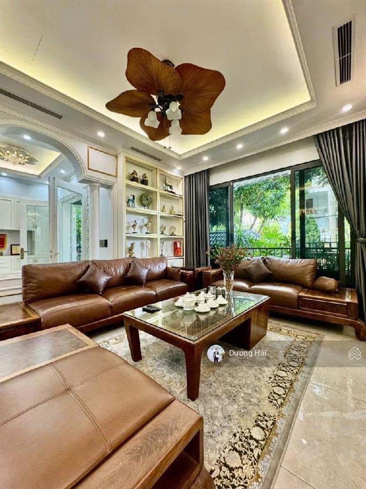Bán nhà trung tâm tây hồ  dt 220m mt 10m  gara ô tô kdvp ngõ thông vài bước ra hồ tây