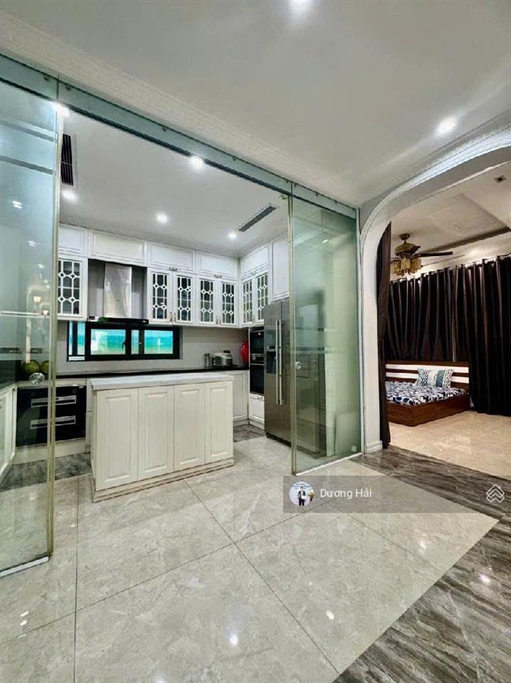 Bán nhà trung tâm tây hồ  dt 220m mt 10m  gara ô tô kdvp ngõ thông vài bước ra hồ tây