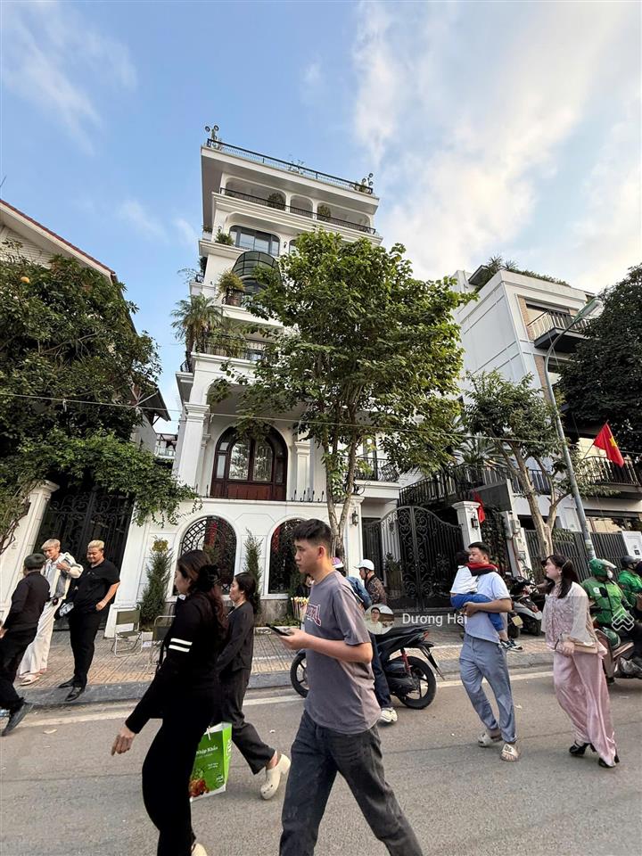 Bán nhà lạc long quân tây hồ 130m2 8 tầng lô góc 3 thoáng ô tô view hồ tây, dt 2,5 tỷ/năm