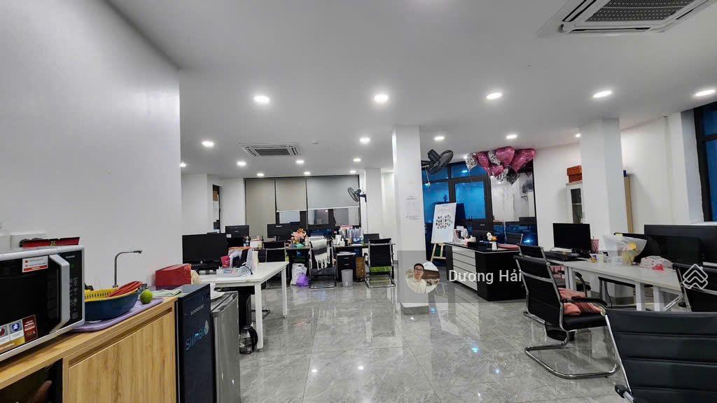 Bán nhà mặt phố phạm văn đồng  210m2 8 tầng lô góc hai mặt phố kdvp thông starlake