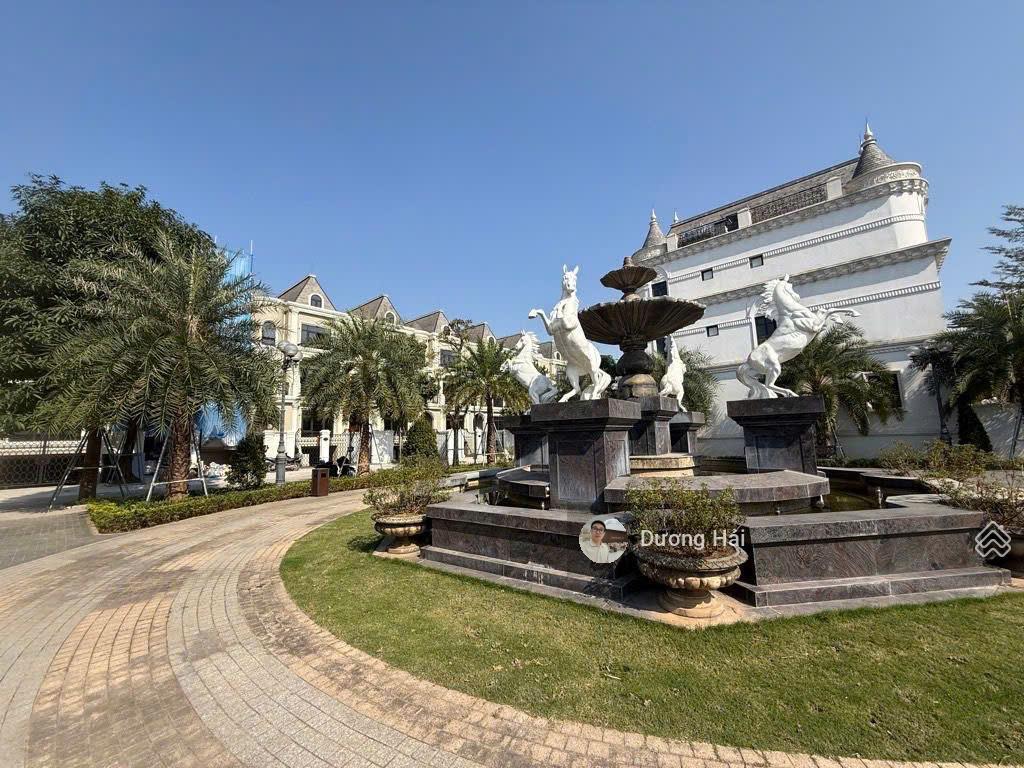 Bán biệt thự liền kề lô góc trần kim xuyến  330m2 mặt tiền 30m  kđt yên hòa view công viên