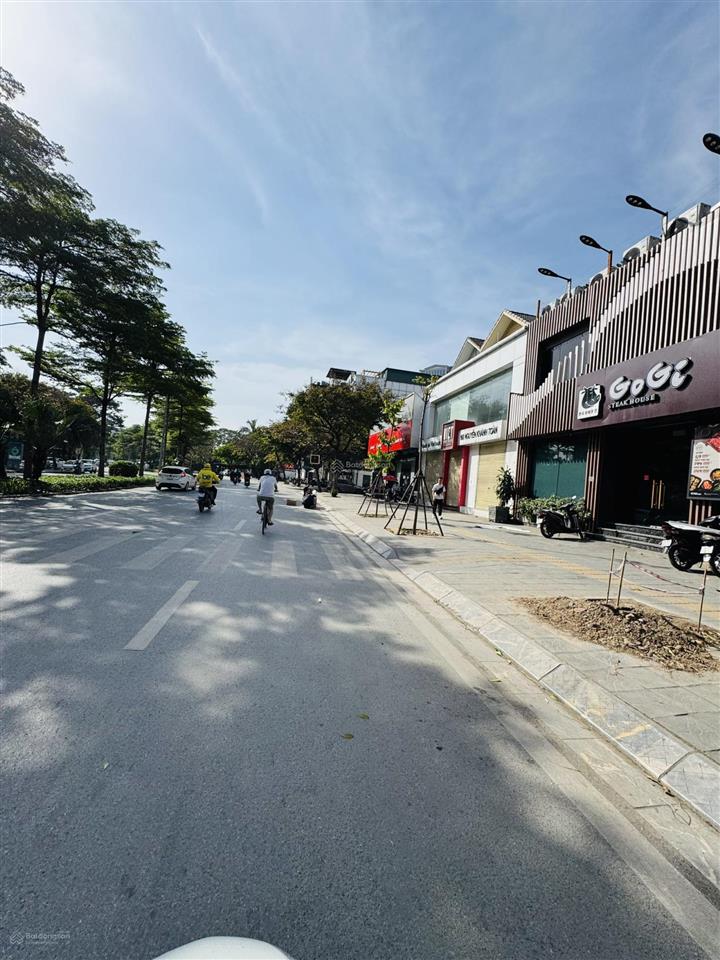 Bán nhà mặt phố nguyễn khánh toàn  cầu giấy  220m2  mt 12m bề thế lô góc vỉa hè 10m kinh doanh