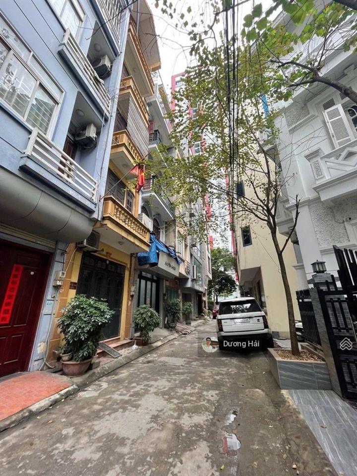 Bán nhà hoàng quốc việt  dt 130m2 mt 8m  ô tô hai thoáng sân vườn hàng xóm kđt nam cường