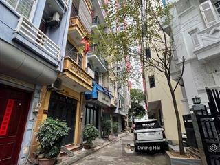 Bán nhà hoàng quốc việt  dt 130m2 mt 8m  ô tô hai thoáng sân vườn hàng xóm kđt nam cường
