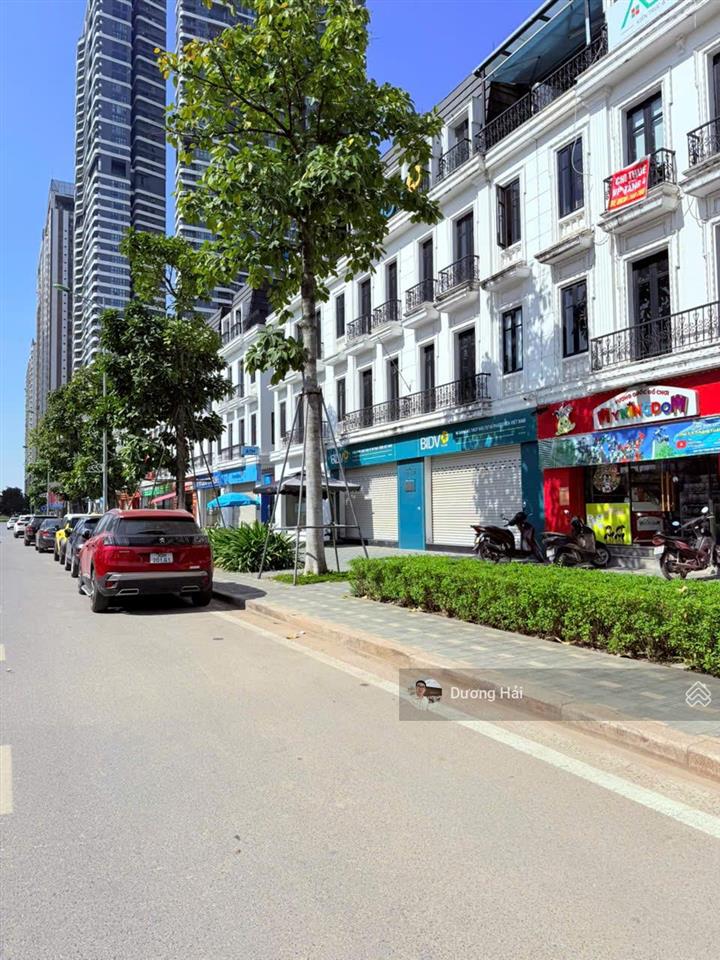 Bán nhà liền kề hoàng quốc việt 100m2 6 tầng thang máy  hai thoáng không qh full nội thất gần phố