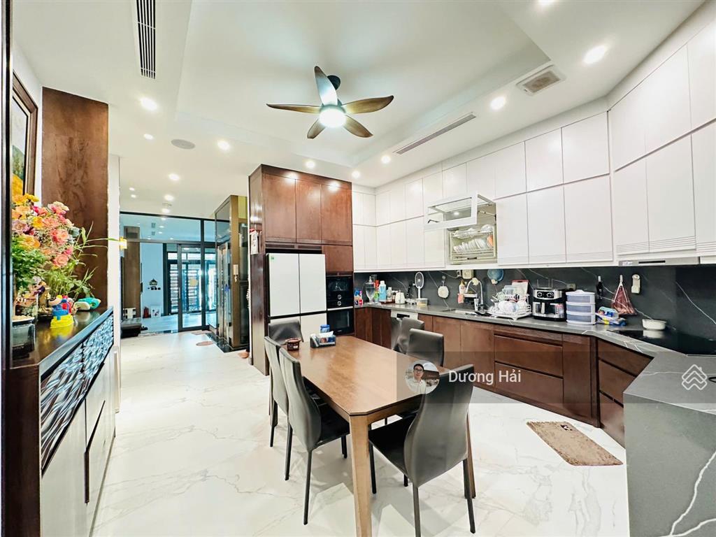 Bán nhà liền kề hoàng quốc việt 100m2 6 tầng thang máy  hai thoáng không qh full nội thất gần phố
