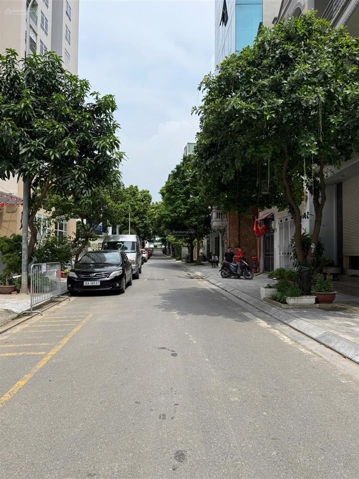 Bán nhà nghĩa đô  cầu giấy 115m 5 tầng thang máy ô tô hai thoáng trước sau view sân cơ quan