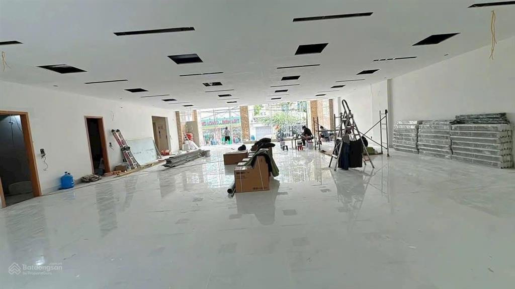 Bán nhà mặt phố nghĩa đô  cầu giấy  270m2 9 tầng thang máy vỉa hè hai bên