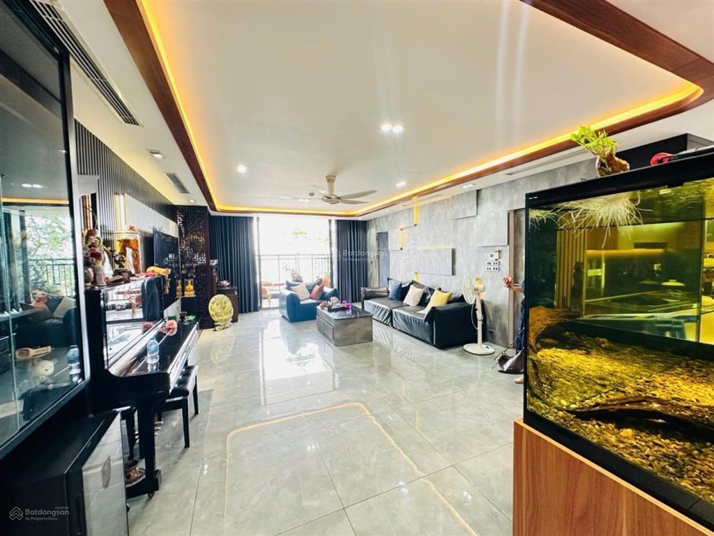 Bán căn hộ chung cư gần công viên nghĩa đô cầu giấy  255m2  6 pn  full nội thất xách vali ở ngay