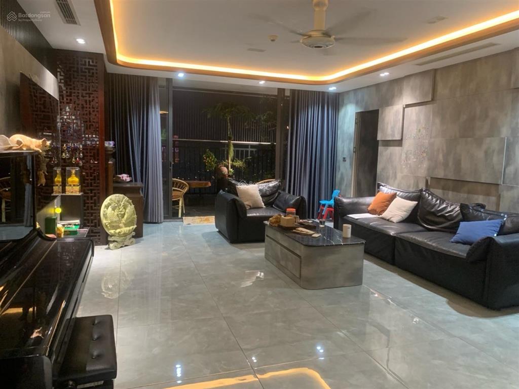 Bán căn hộ chung cư gần công viên nghĩa đô cầu giấy  255m2  6 pn  full nội thất xách vali ở ngay