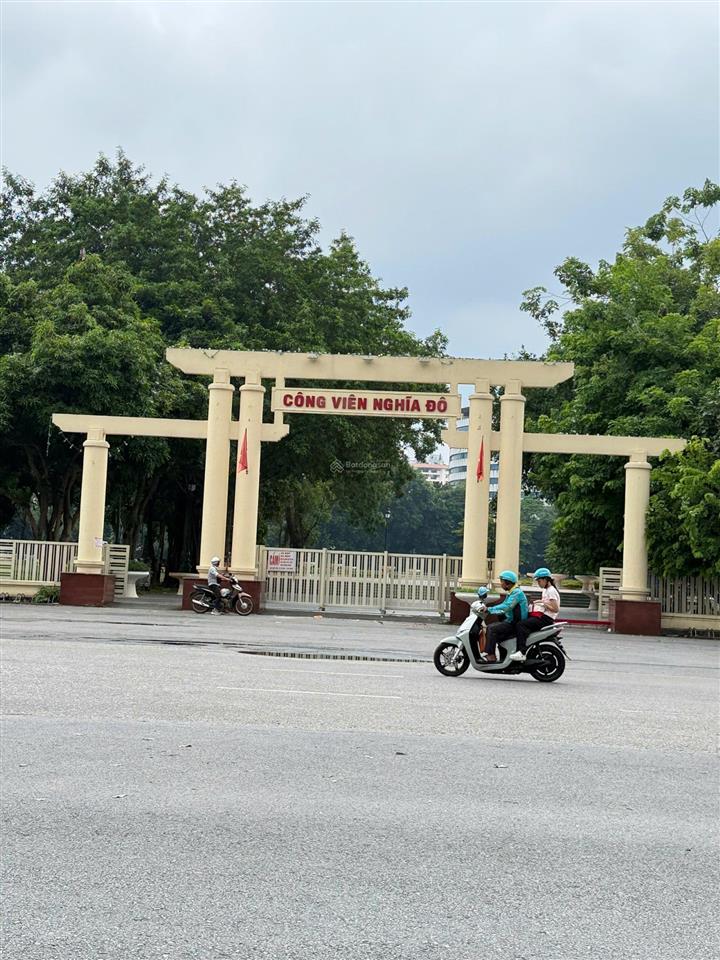 Bán nhà phân lô nghĩa đô  cầu giấy  dt 70m 5 tầng  hai mặt ô tô vỉa hè kdvp thông starlake