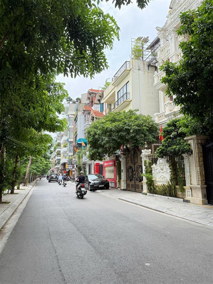 Bán nhà phố nhật chiêu tây hồ  110m 5 tầng ô tô thông vài bước ra mặt hồ tây
