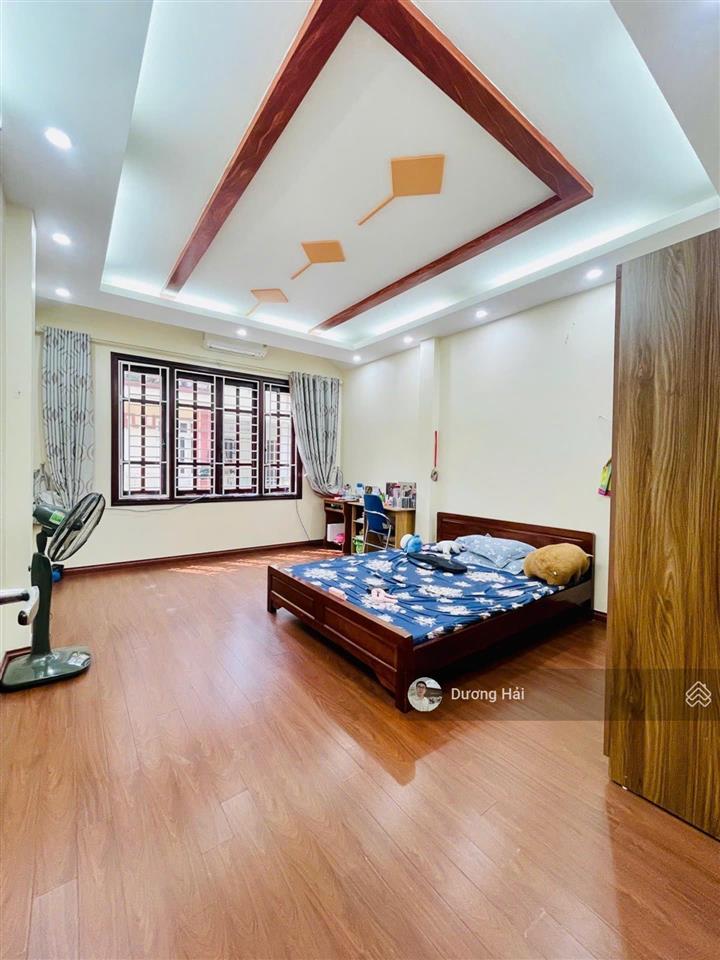 Bán nhà ngõ 106 hoàng quốc việt  52m2 5 tầng ô tô tránh vỉa hè hàng xóm starlake