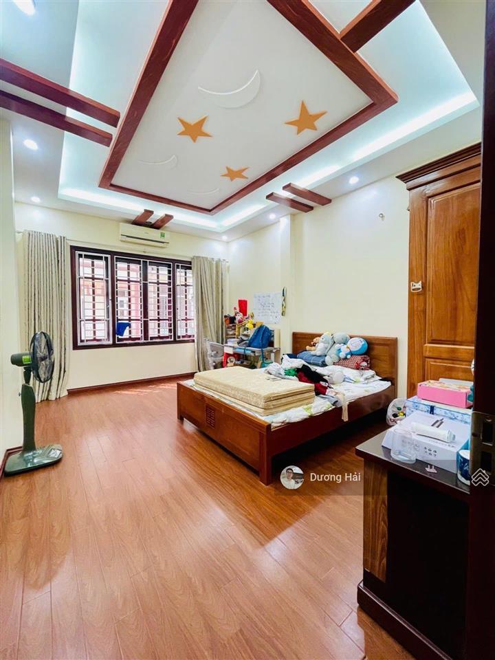 Bán nhà ngõ 106 hoàng quốc việt  52m2 5 tầng ô tô tránh vỉa hè hàng xóm starlake