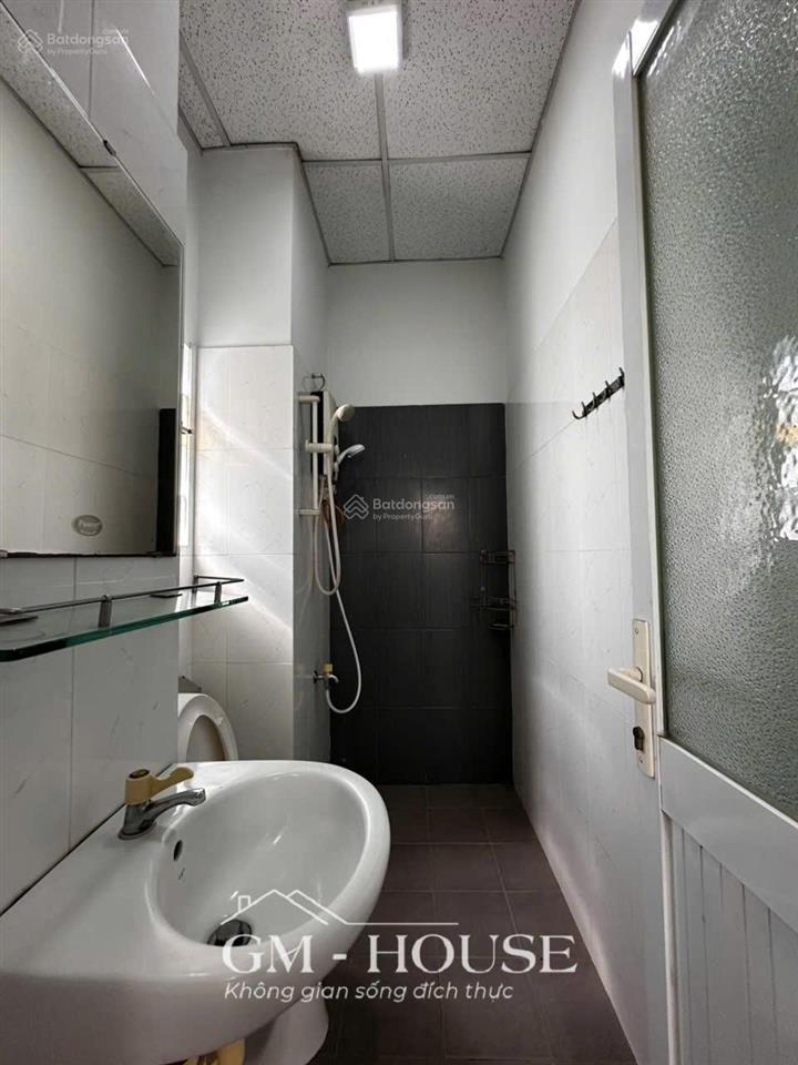 Cho thuê căn phòng mới toà nhà hầm xe bảo vệ gần d5 đi bộ đến hutech và các trường đại học khác