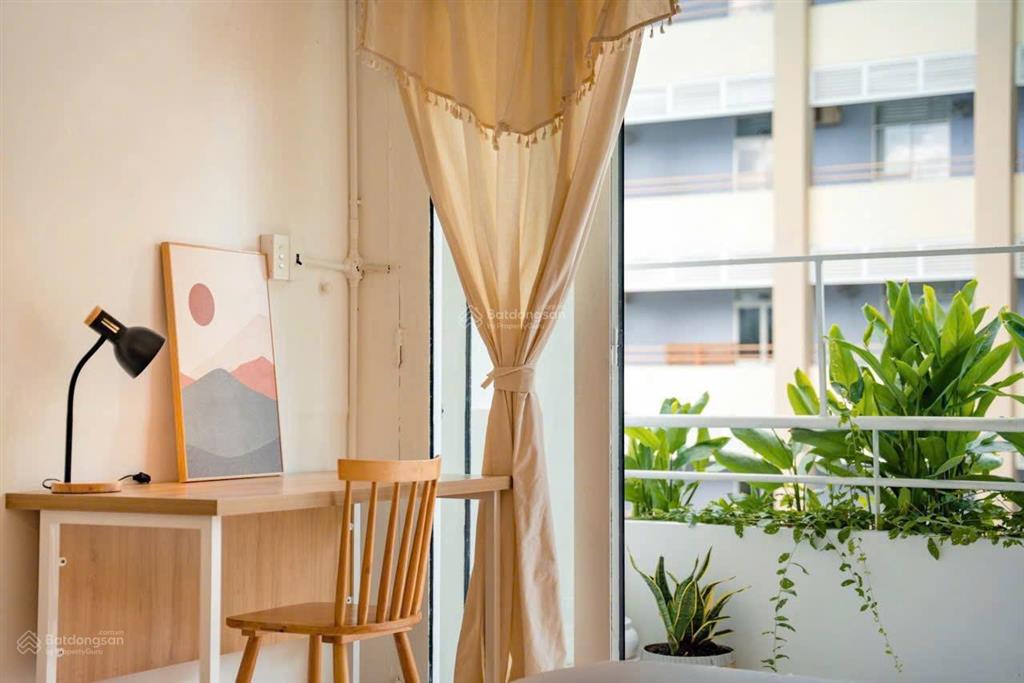 Cho thuê phòng ban công hẻm xe tải gần cầu bông tại bùi hữu nghĩa