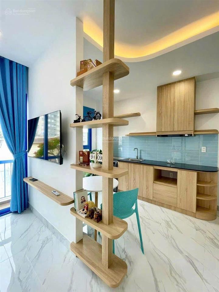Cho thuê phòng ban công máy giặt riêng ngay d5 ngã tư hàng xanh thuận tiện qua các quận trung tâm