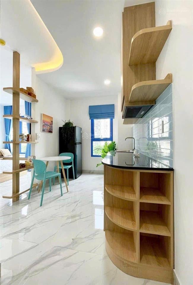 Cho thuê phòng ban công máy giặt riêng ngay d5 ngã tư hàng xanh thuận tiện qua các quận trung tâm