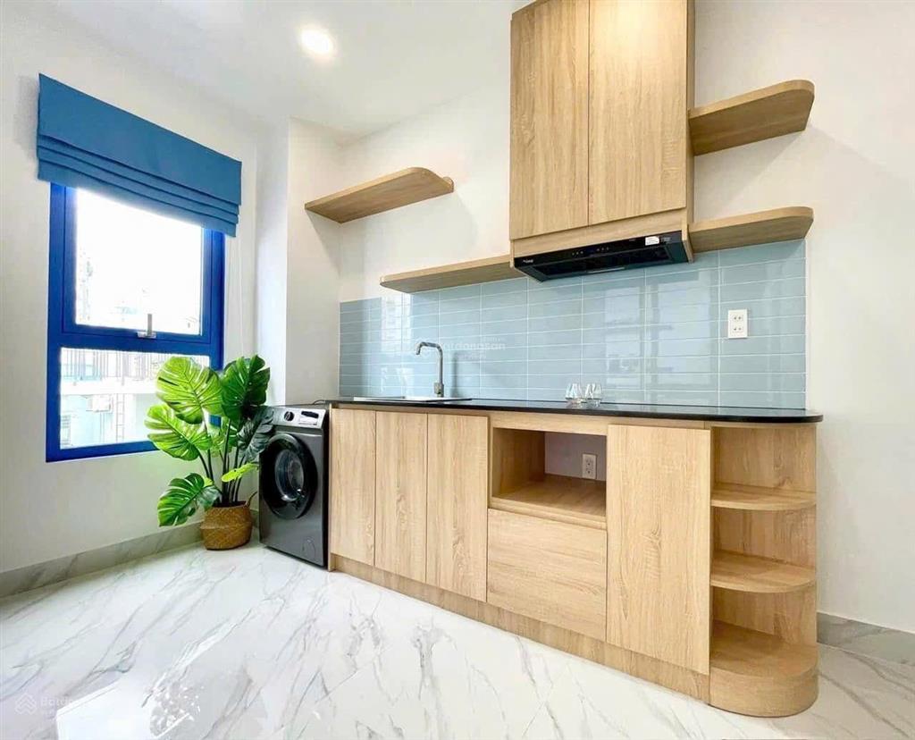 Cho thuê phòng ban công máy giặt riêng ngay d5 ngã tư hàng xanh thuận tiện qua các quận trung tâm