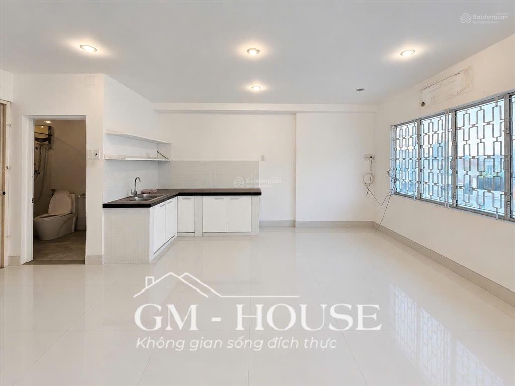 Cho thuê phòng siêu rộng ban công ngay ngô tất tố sát quận 1
