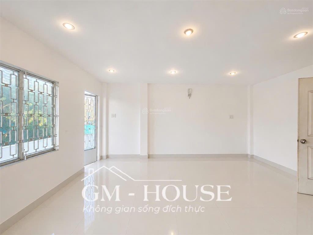 Cho thuê phòng siêu rộng ban công ngay ngô tất tố sát quận 1