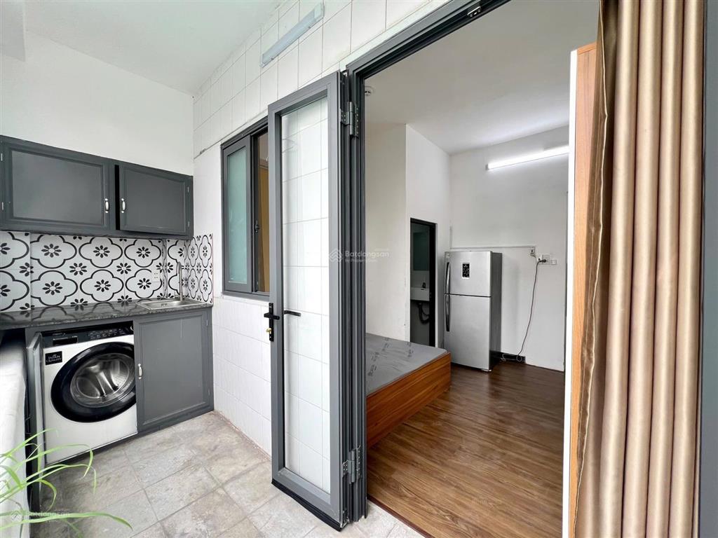 Cho thuê cc mini ban công rộng 30m2 tách bếp, giá chỉ 5,7 triệu/tháng
