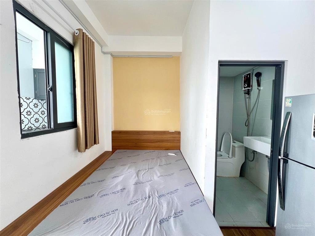 Cho thuê cc mini ban công rộng 30m2 tách bếp, giá chỉ 5,7 triệu/tháng