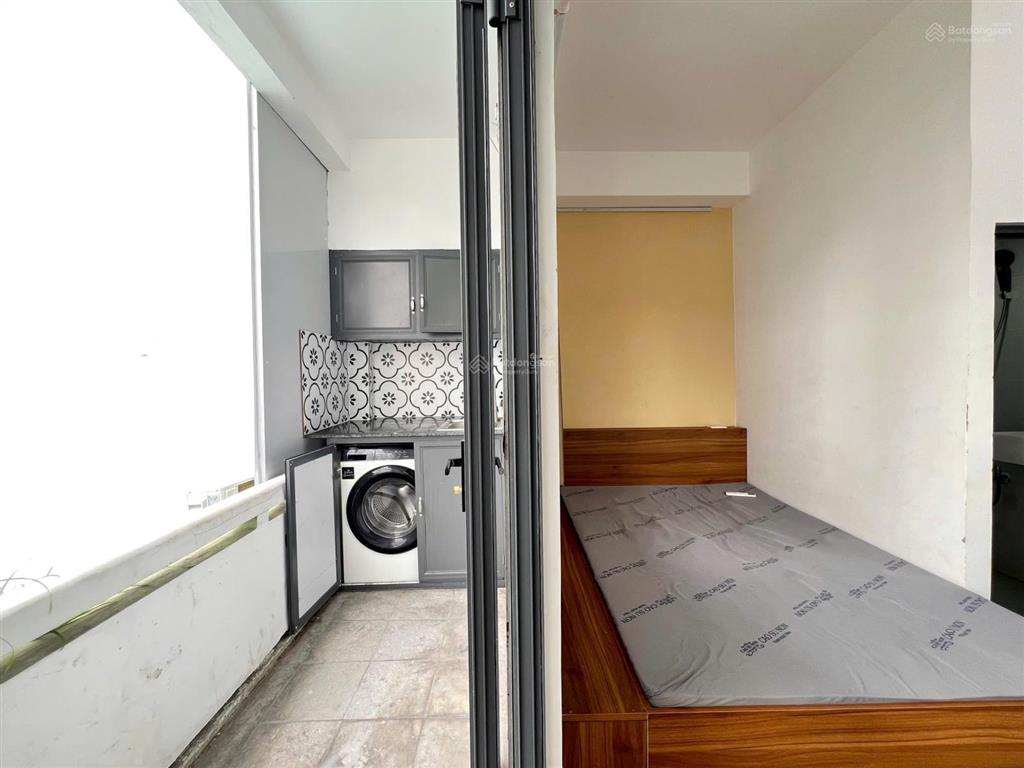 Cho thuê cc mini ban công rộng 30m2 tách bếp, giá chỉ 5,7 triệu/tháng